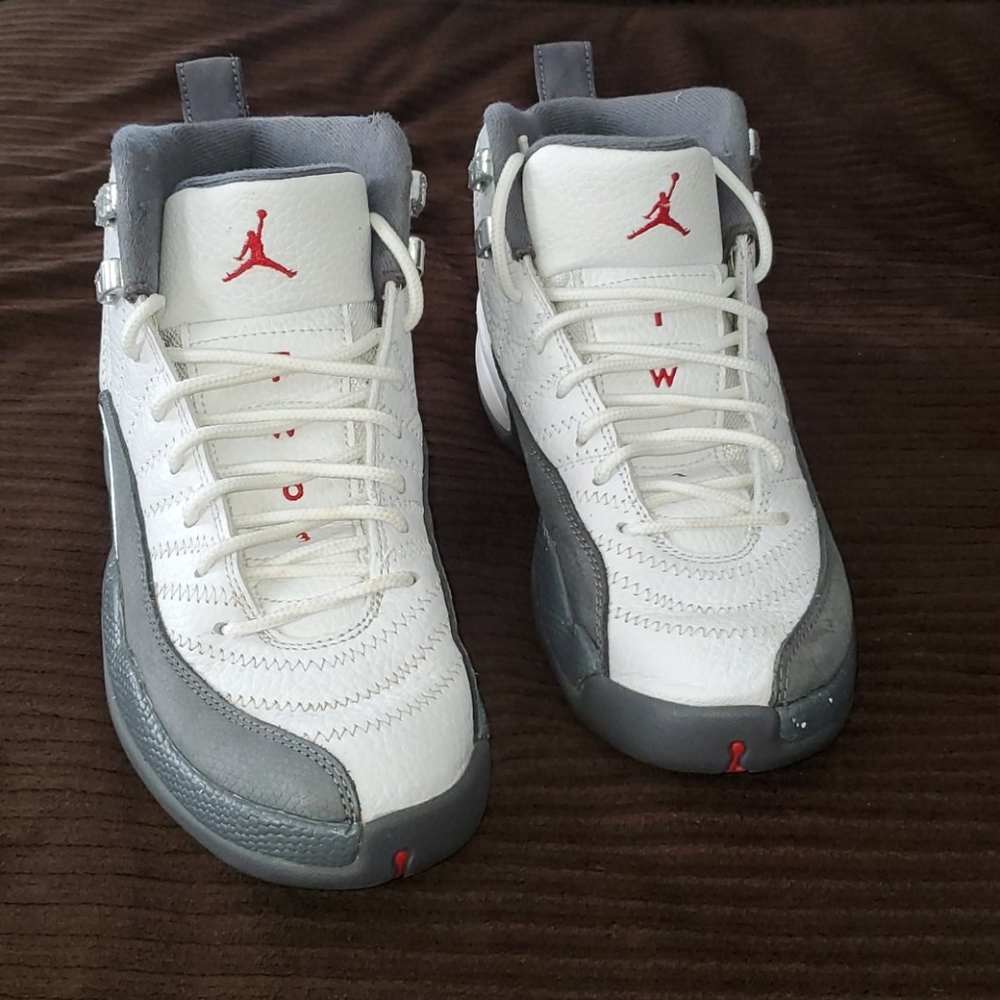 Boys jordan retro 12s sz 5.5